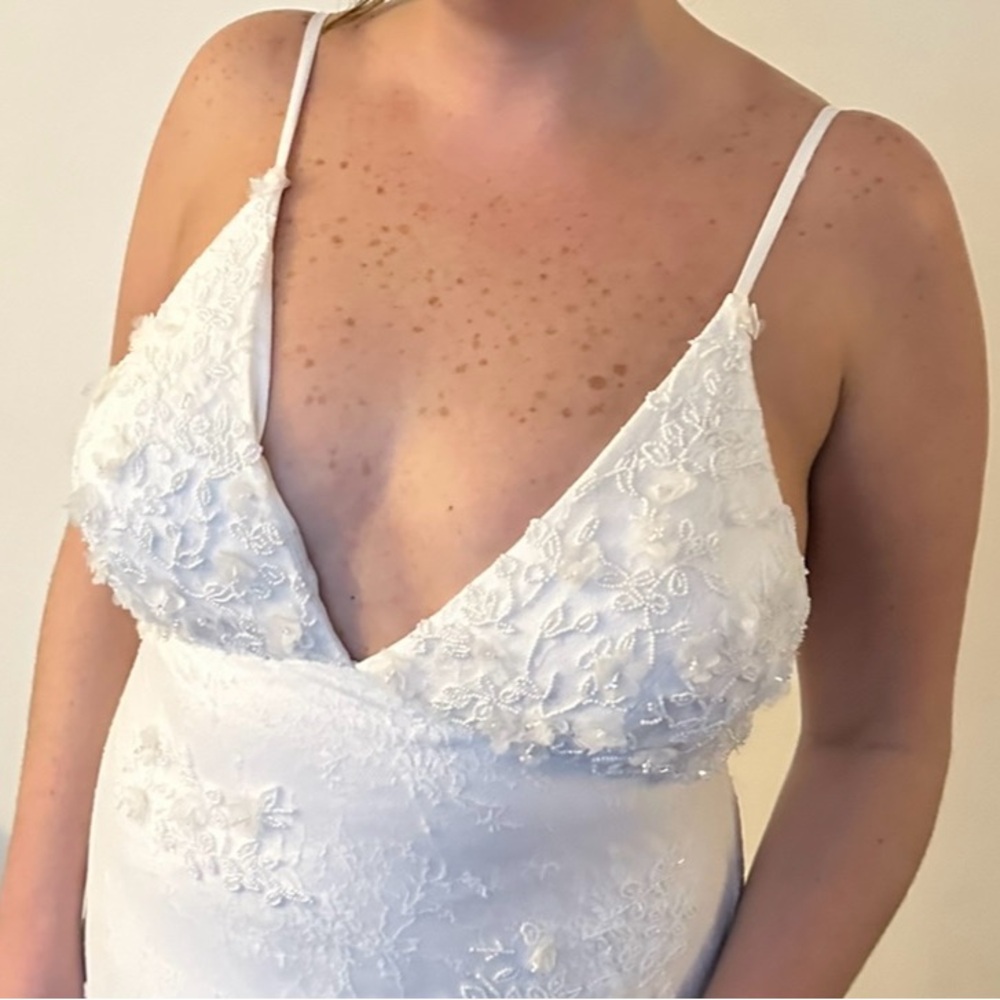 NWT BHLDN Meadow V-Neck Floral Appliqué Sheath Wedding Dress - Picture 8 of 12